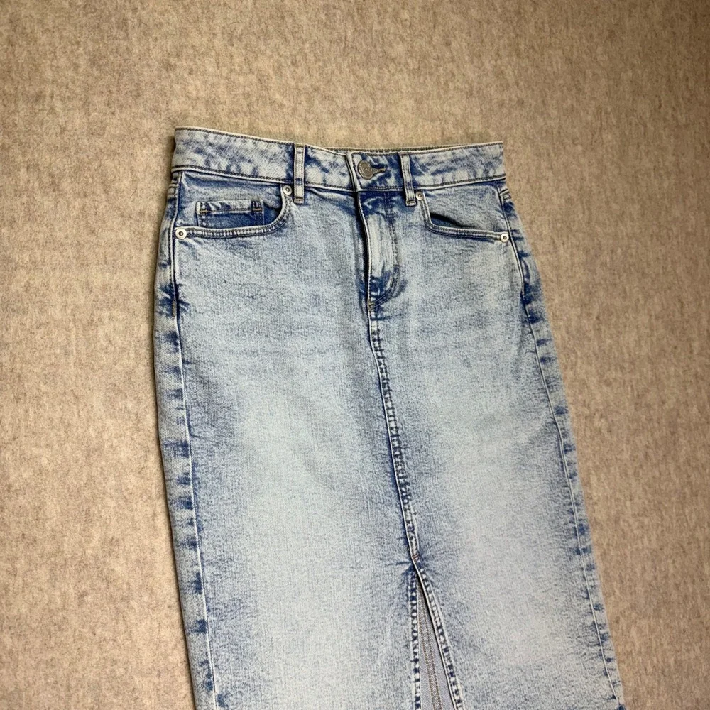 LOFT Acid Wash Denim Midi‎ Skirt Front Slit Pencil Jean Light Blue Size 0P Retro